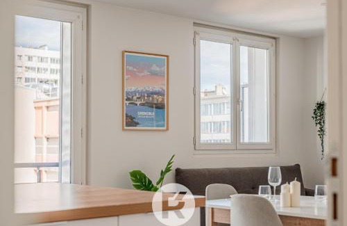 Secteur 3 Apartment | R'Apparts T4 L'atypique