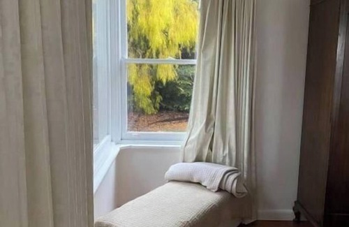 Maryborough Apartment | R&R Blue Diamond Luxury Studio Maryborough, Vic