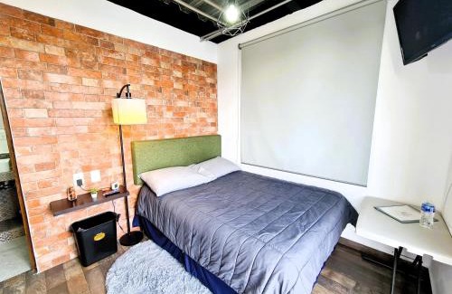 Ciudad Lopez Mateos House | R07 ROOM at ITESM CEM Full Services, Shared-Kitchen, Fridge ,Laundry, Smart TV, Parking, Balcony