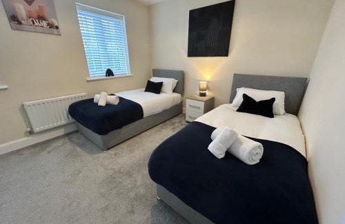 Radbourne House | Radbourne House - Spacious 2 Bed, Home from Home in Derby