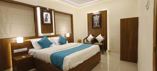 Guruvayur Hotel | Radha Madhavam Apartment's