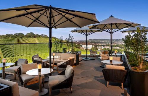 Feuerbach-Ost Hotel | Radisson Blu Hotel at Porsche Design Tower Stuttgart