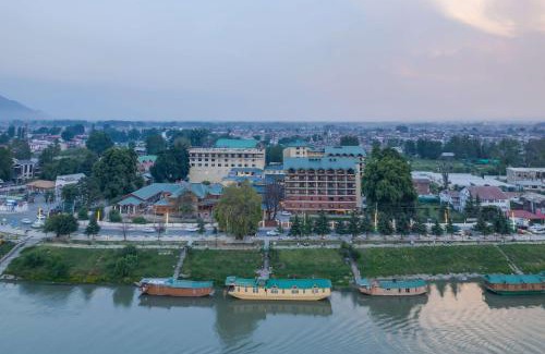 Srinagar Hotel | Radisson Collection Hotel & Spa, Riverfront Srinagar