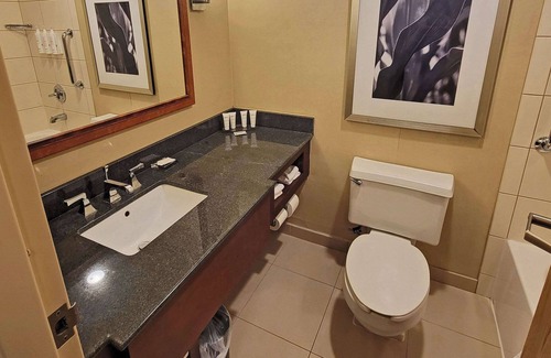 Cedar Rapids Hotel | Radisson Hotel Cedar Rapids