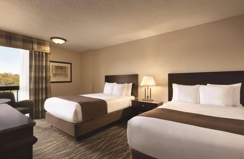 Clarksville Hotel | Radisson Hotel Louisville North