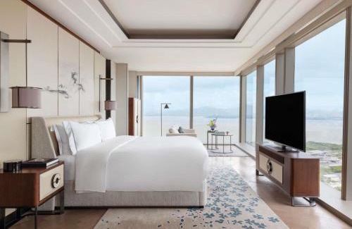 Nanshan Hotel | Raffles Shenzhen, Situated in the heart of One Shenzhen Bay, Book Now to Enjoy Free Minibar and Happy Hour Privileges at Long Bar on 71F