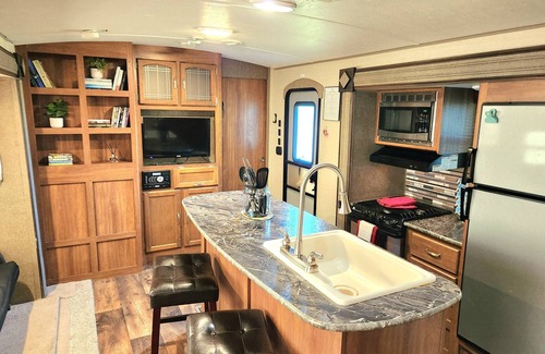 New Waverly House | RafterTFarm - The Star: Cozy Ranch Stay in an RV