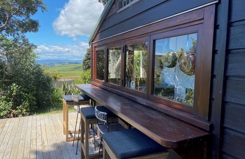 Raglan Cottage | Raglan View Cottage, private one bedroom home and only 3 min drive to the beach