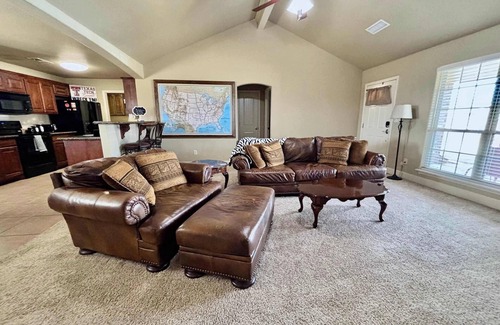 North by Northwest House | Raiderland Rest Stop - 3BR/2BA - Close to Campus