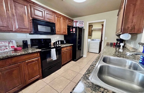 North by Northwest House | Raiderland Rest Stop - 3BR/2BA - Close to Campus