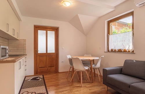 Crnomelj House | Rainbow Cottage In The Vineyards, Dragatuš, Slovenia