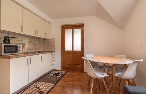 Crnomelj Apartment | Rainbow Cottage In The Vineyards - Happy Rentals