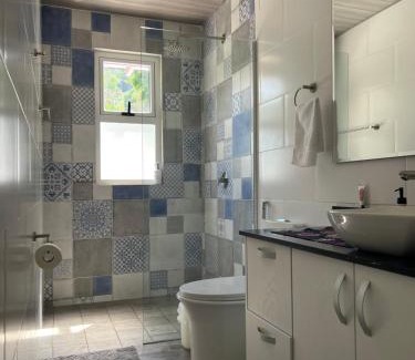 Los Naranjos House | Rainbow Iris