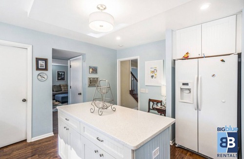 South Haven House | Raintree: Close to downtown, across from Kids corner!