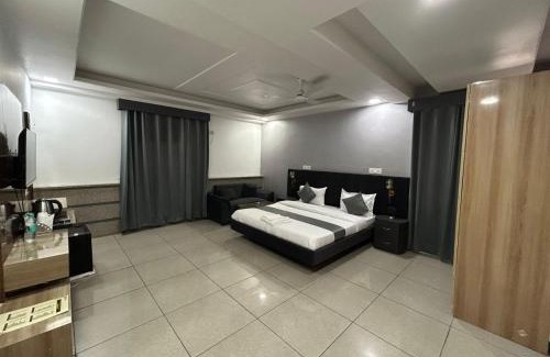 IMT Manesar Hotel | Raj Residency Gurgaon