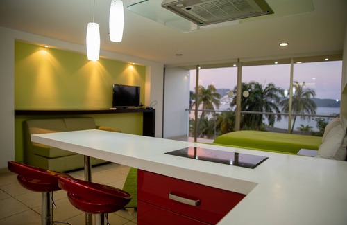 Hornos Hotel | Ramada by Wyndham Acapulco Hotel & Suites