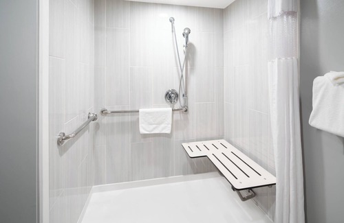 Burbank Hotel | Ramada by Wyndham Burbank Airport