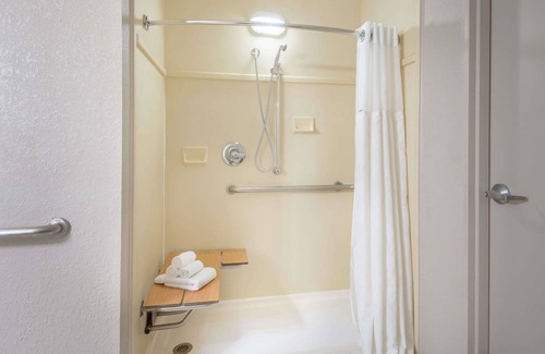 Cumberland Hotel | Ramada by Wyndham Cumberland Downtown