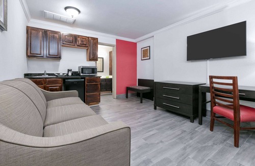 Diamondhead Hotel | Ramada by Wyndham Diamondhead I-10/Gulfport