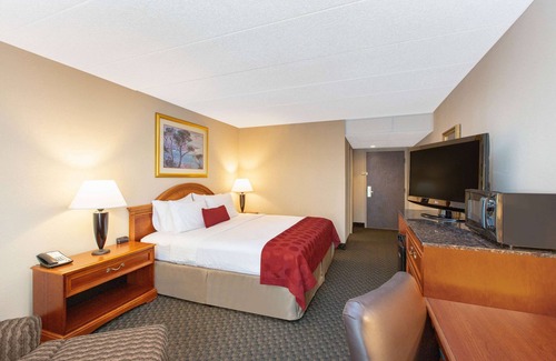 Grand Island Hotel | Ramada by Wyndham Midtown Grand Island