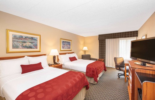 Grand Island Hotel | Ramada by Wyndham Midtown Grand Island