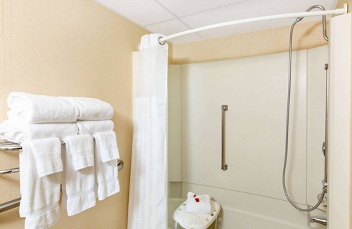 Grand Island Hotel | Ramada by Wyndham Midtown Grand Island