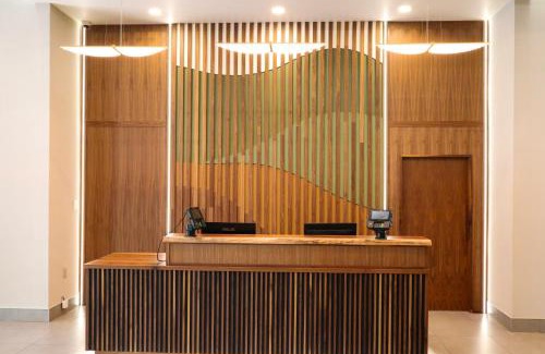 District Saint - Raymond - Vanier Hotel | Ramada Plaza by Wyndham Gatineau/Manoir du Casino
