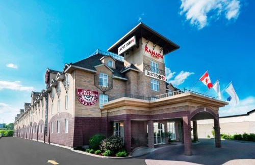 District Saint - Raymond - Vanier Hotel | Ramada Plaza by Wyndham Gatineau/Manoir du Casino