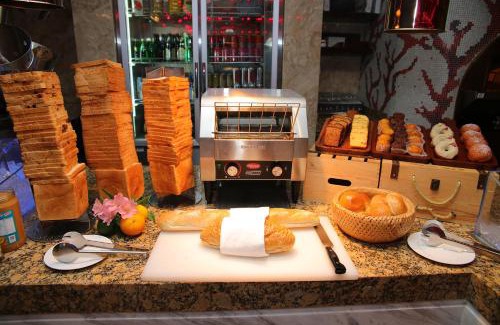 Pudong Hotel | Ramada Plaza Shanghai Pudong Airport - 3 mins to PVG depature floor & check entrance with hotel shuttle