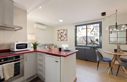 L'Antiga Esquerra de l'Eixample Apartment | Rambla Paris Attic Apartment