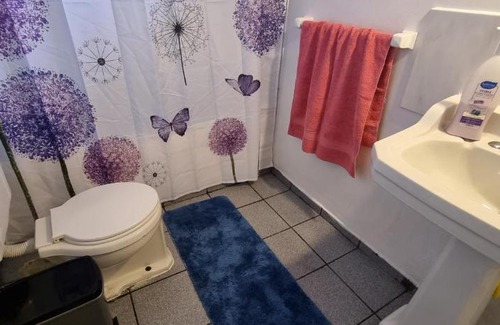 Rancagua House | Rancagua Centro Habitacion Matrimonial con Estacionamiento Privado y baño Compartido