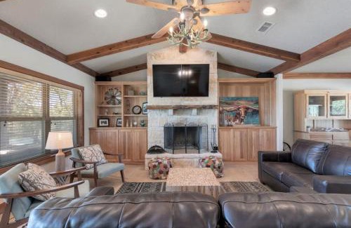 Fredericksburg House | Ranch Retreat Creek View - Pool Table and Fire Pit