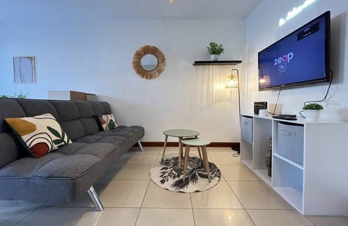 Sainte-Clotilde Centre Apartment | Raphael, T2 apartment with terrace and landscaped garden