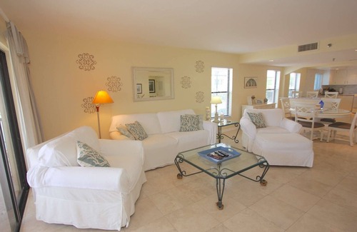 Indian Rocks Beach Condo | Rare Beachfront Ground Floor, Patio, Pool, Hot Tub, Tennis, W/D, Free Cable & Wi-Fi~108 Reflections