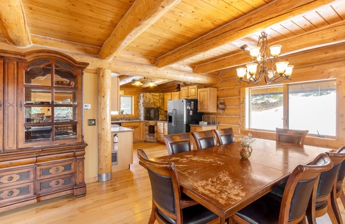 Alma Cabin | Rare mountain-view log home with hot tub, fireplace & WiFi - near Breckenridge