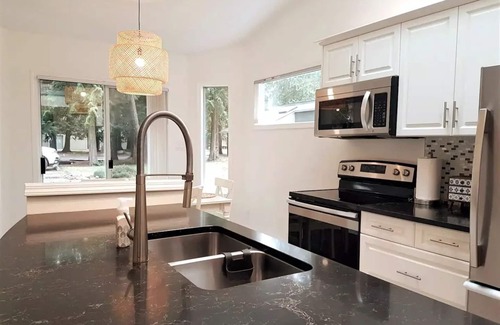 Regional District of Nanaimo Cottage | Rathtrevor BEACH - POOL + HOT TUB (Sleeps 6)