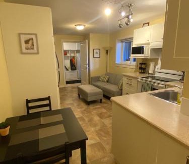 Colwood Apartment | Ravens Nest Cozy Lower One Bedroom Suite