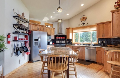 Packwood Cabin | Ravenwood | Rainier View | 1 Bed, 2.5 Bath