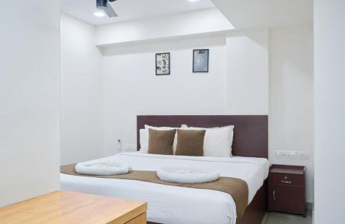 Kochi Hotel | Reach Inn