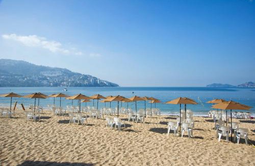 Lomas de Costa Azul Hotel | Real Bananas All Inclusive