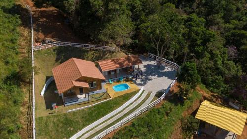 Alto Caparao House | Recanto Águas Nascentes - Casa na serra com piscina e cachoeira no quintal!