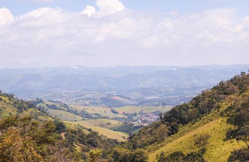 Corrego do Bom Jesus House | Recanto em Cores - Chalé com uma linda vista para as montanhas
