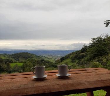Corrego do Bom Jesus House | Recanto em Cores - Chalé com uma linda vista para as montanhas