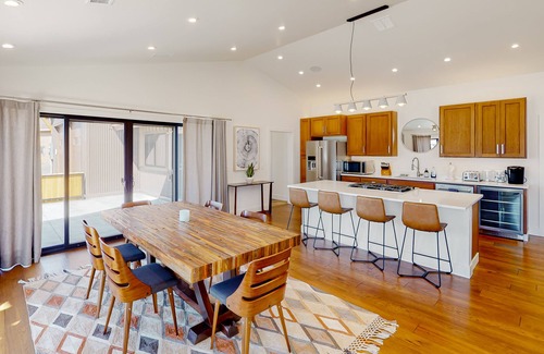 Gunnison House | Recently remodeled home with fireplaces, patio, washer/dryer, streaming, WiFi