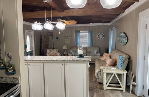 Bel Air Cottage | Recently renovated house just steps from the beach