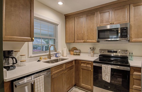 Winston - Salem House | Recently renovated luxury duplex unit. Short walk to Atrium WF Baptist Hospital!
