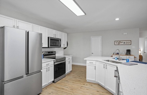 McKinney House | Recently Renovated Bright and Comfy 3BR 2BA, centrally located in West Mckinney