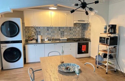 Los Melones Apartment | recently renovated 2 Bedroom Apt, on the 2nd floor with free parking