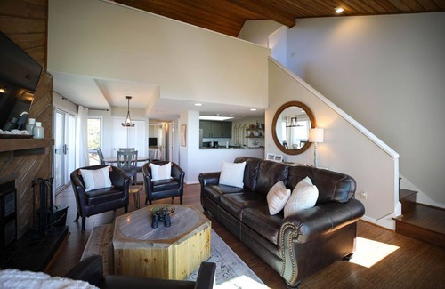 Nellysford Condo | Recently updated - breathtaking view of the Blue Ridge Mountains