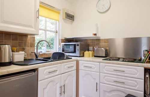 Kettlebaston Cottage | RECTOR'S RETREAT, romantic, with a garden in Bildeston